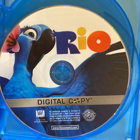 Rio 3D Blu-ray Movie discs set of 3 - Blu-ray 3D, Blu-Ray DVD, & Digital Copy - Picture 4 of 10